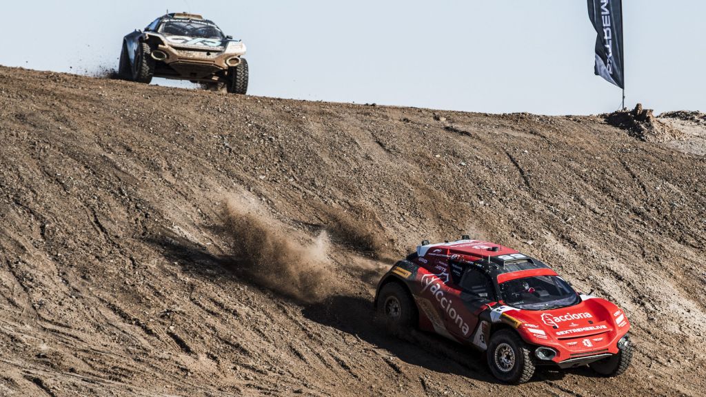 Laia Sanz (ESP) / Carlos Sainz (ESP), Acciona | Sainz XE Team, leads Mikaela Ahlin-Kottulinsky (SWE) / Johan Kristoffersson (SWE), Rosberg X Racing